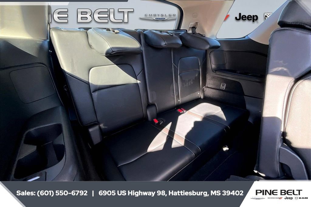 Used 2023 Nissan Pathfinder SL w/ Lighting Package (N92) image 21