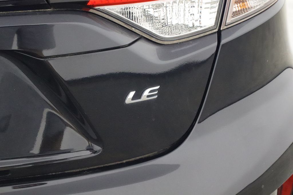Used 2020 Toyota Corolla LE FWD image 38