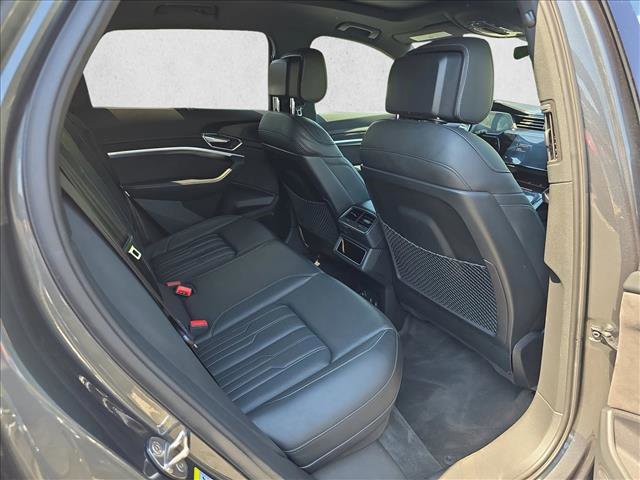 Used 2019 Audi e-tron Prestige w/ Prestige Package AWD/4WD image 11