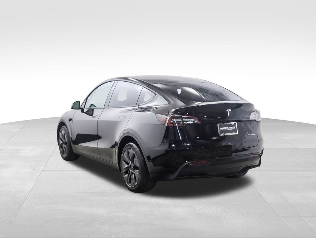 Used 2024 Tesla Model Y Long Range image 3