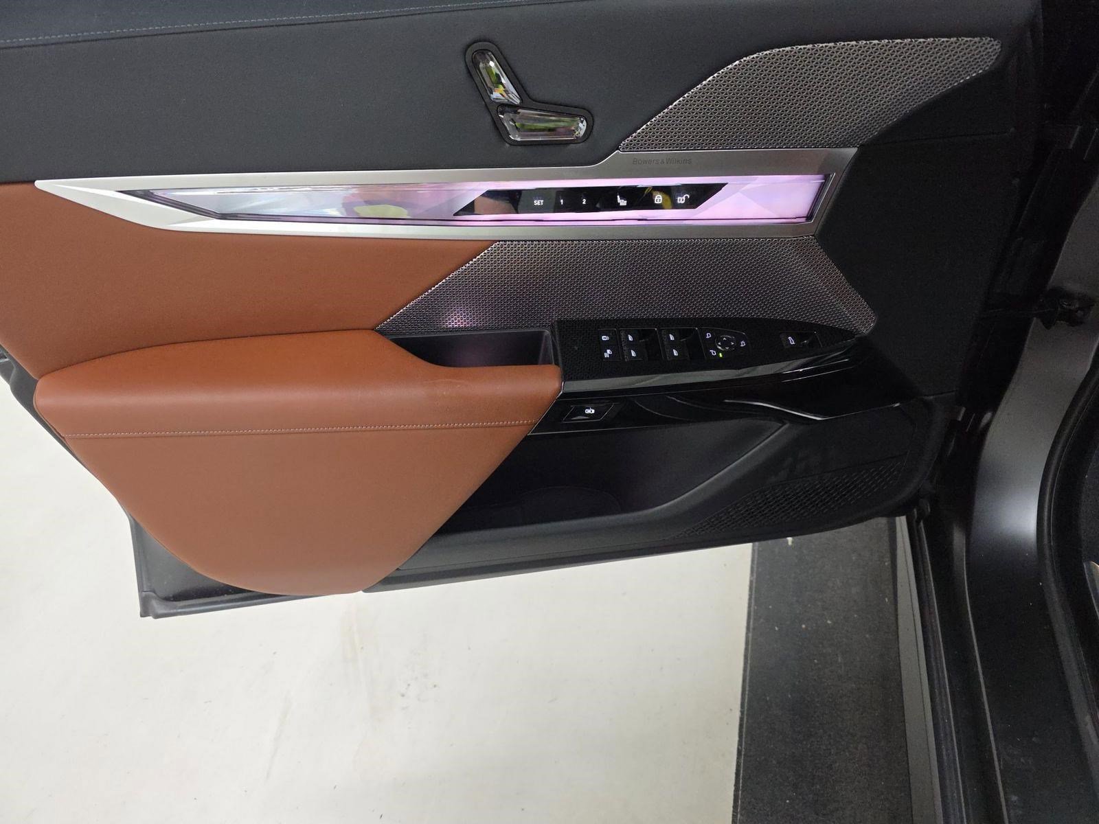 Used 2023 BMW i7 xDrive60 AWD/4WD image 9