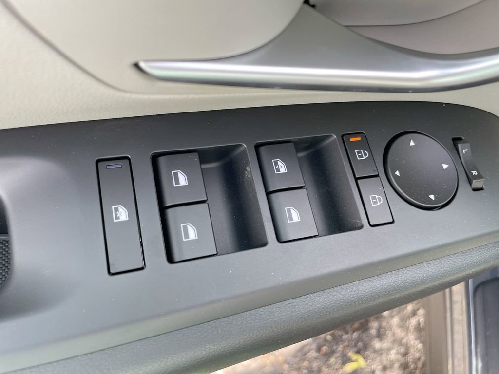 Used 2025 Hyundai Tucson SE image 39