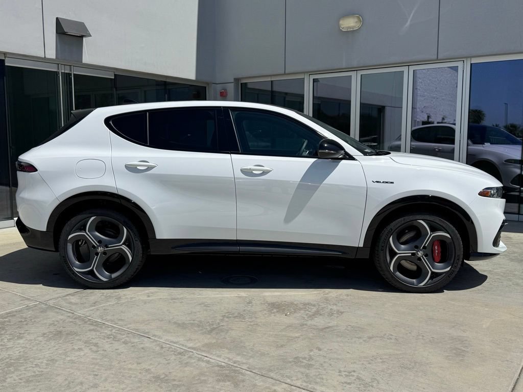 New 2026 Alfa Romeo Tonale w/ Quick Order Package 23H Volce AWD/4WD image 8