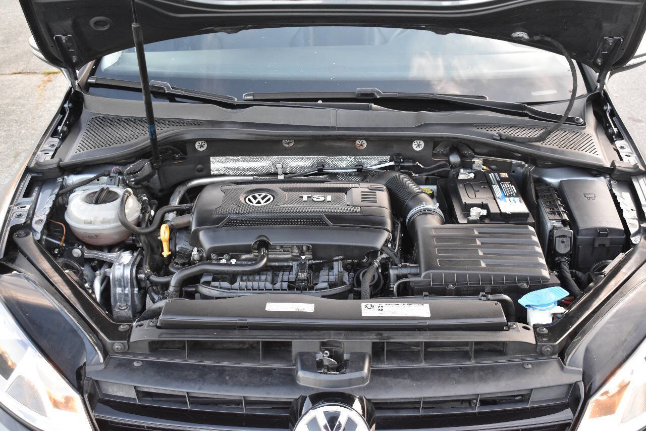 Used 2017 Volkswagen Golf S image 32