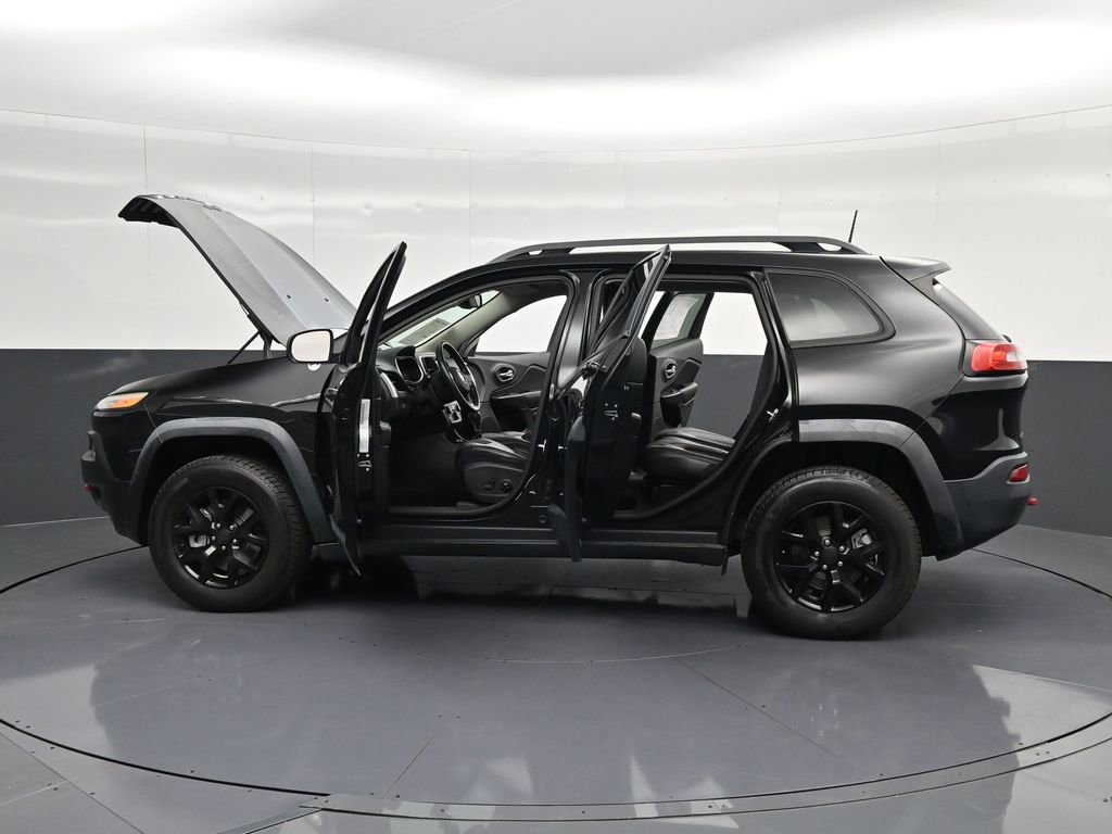 Used 2017 Jeep Cherokee Trailhawk w/ Comfort/Convenience Group AWD/4WD image 42