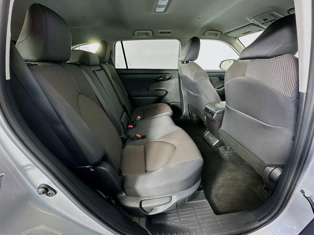 Certified 2025 Toyota Highlander LE FWD image 27