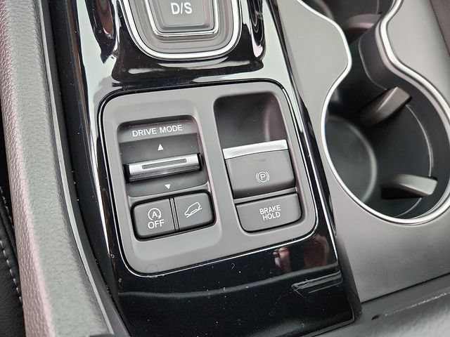 Used 2025 Honda Pilot Touring image 24