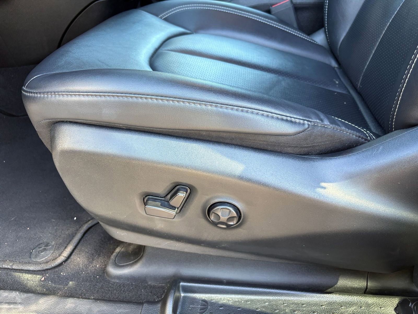 Used 2025 Chrysler Pacifica Select image 22