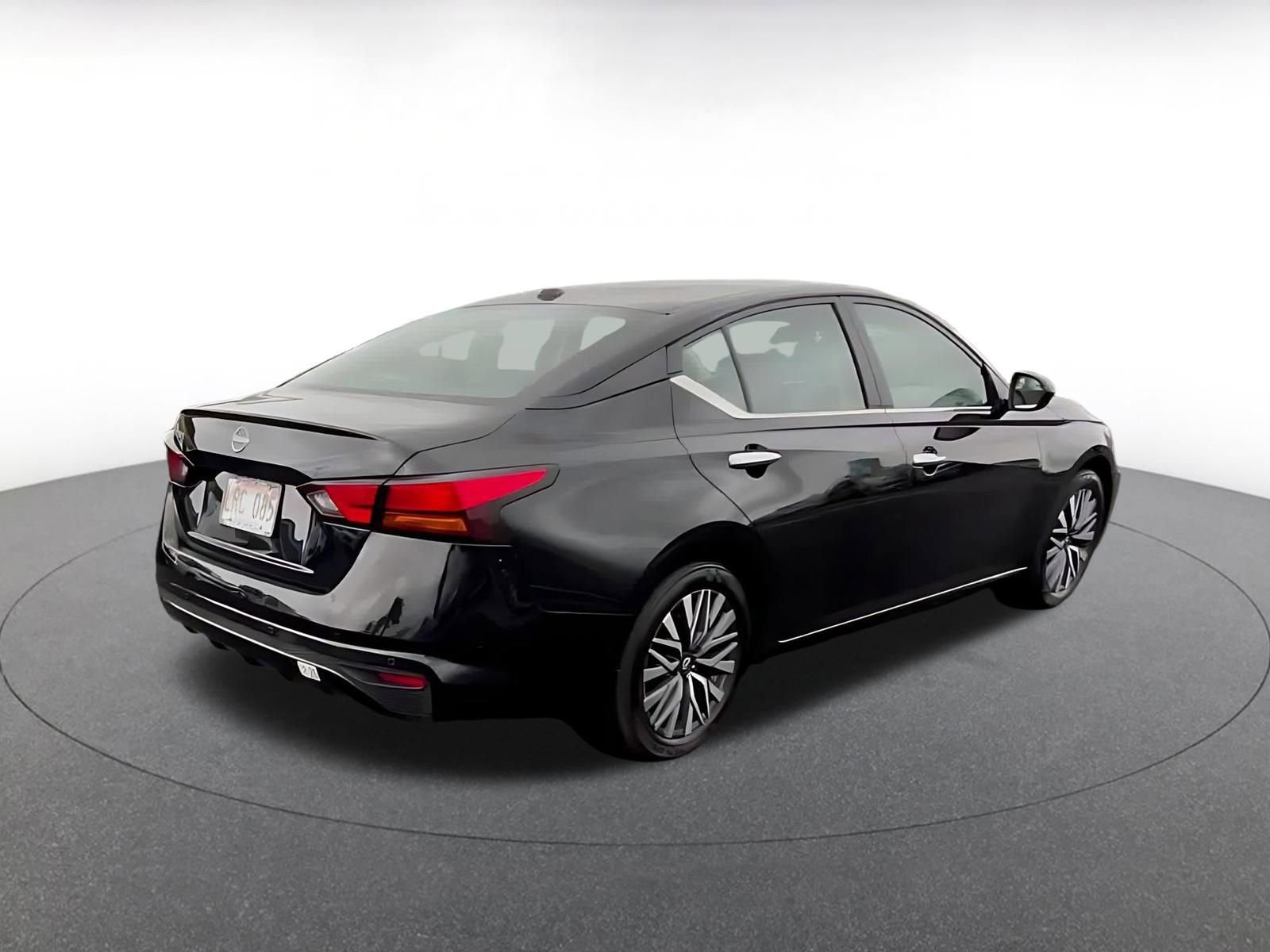 Used 2025 Nissan Altima 2.5 SV image 15