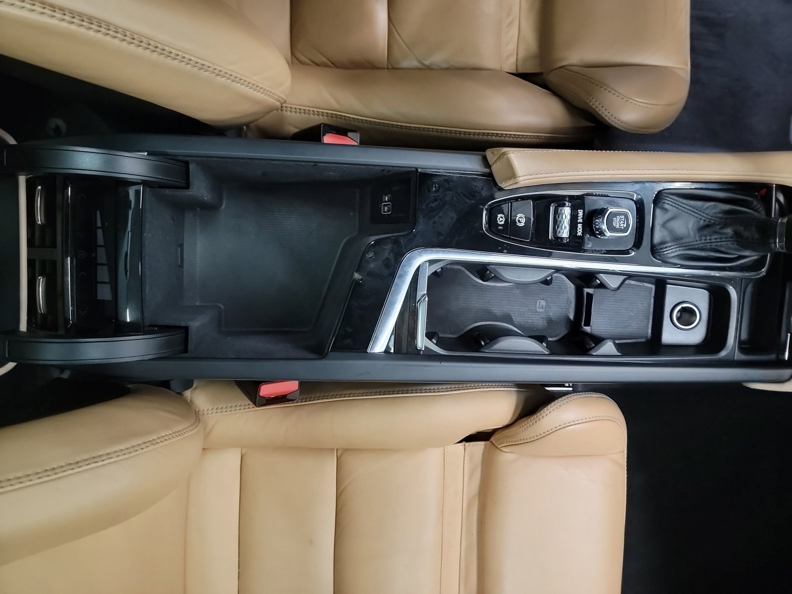 Used 2018 Volvo XC90 T6 Momentum w/ Convenience Package image 29