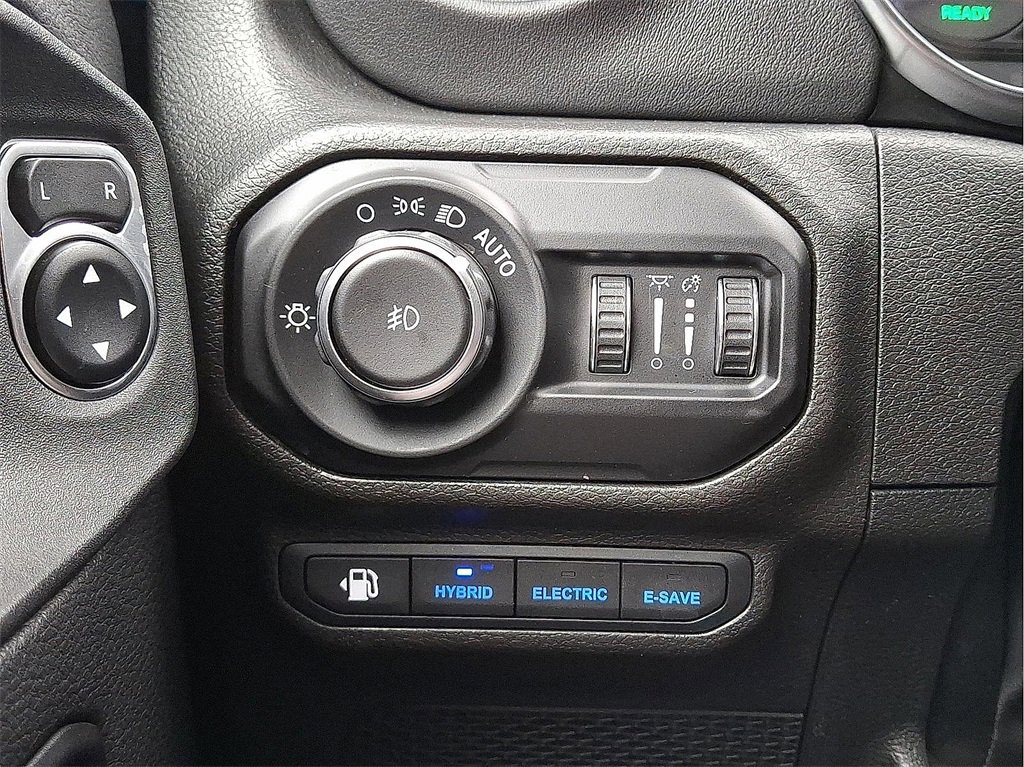 Used 2022 Jeep Wrangler Unlimited Sahara w/ Cold Weather Group image 24