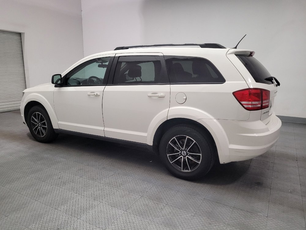 Used 2018 Dodge Journey SE w/ Connectivity Group FWD image 3