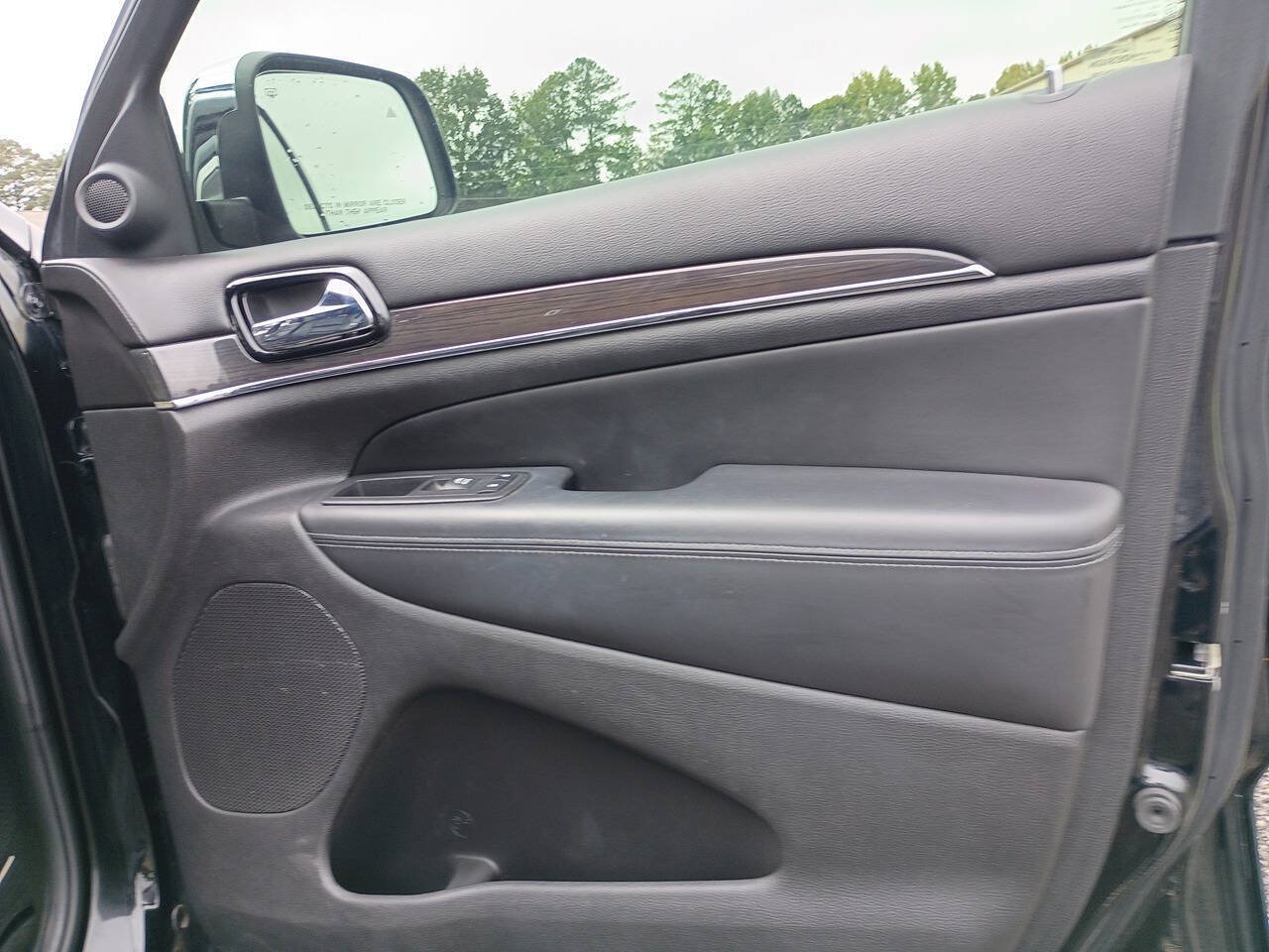 Used 2019 Jeep Grand Cherokee Overland AWD/4WD image 30