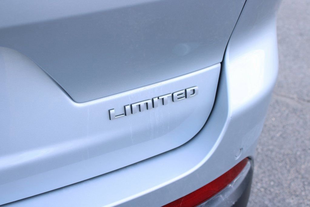 Used 2024 Jeep Grand Cherokee L Limited w/ Luxury Tech Group II image 9