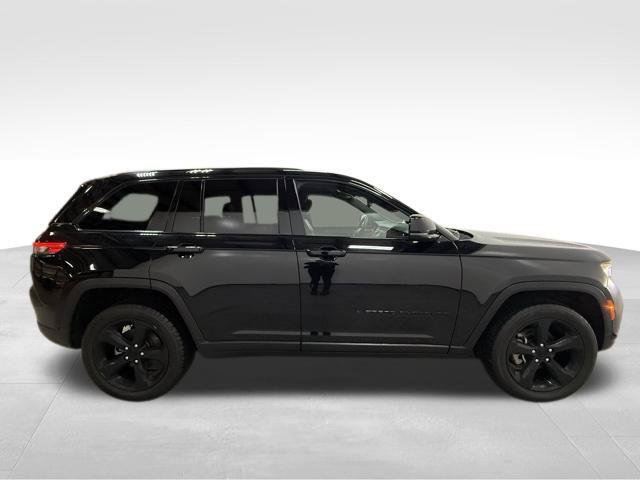 Certified 2023 Jeep Grand Cherokee Altitude AWD/4WD image 7