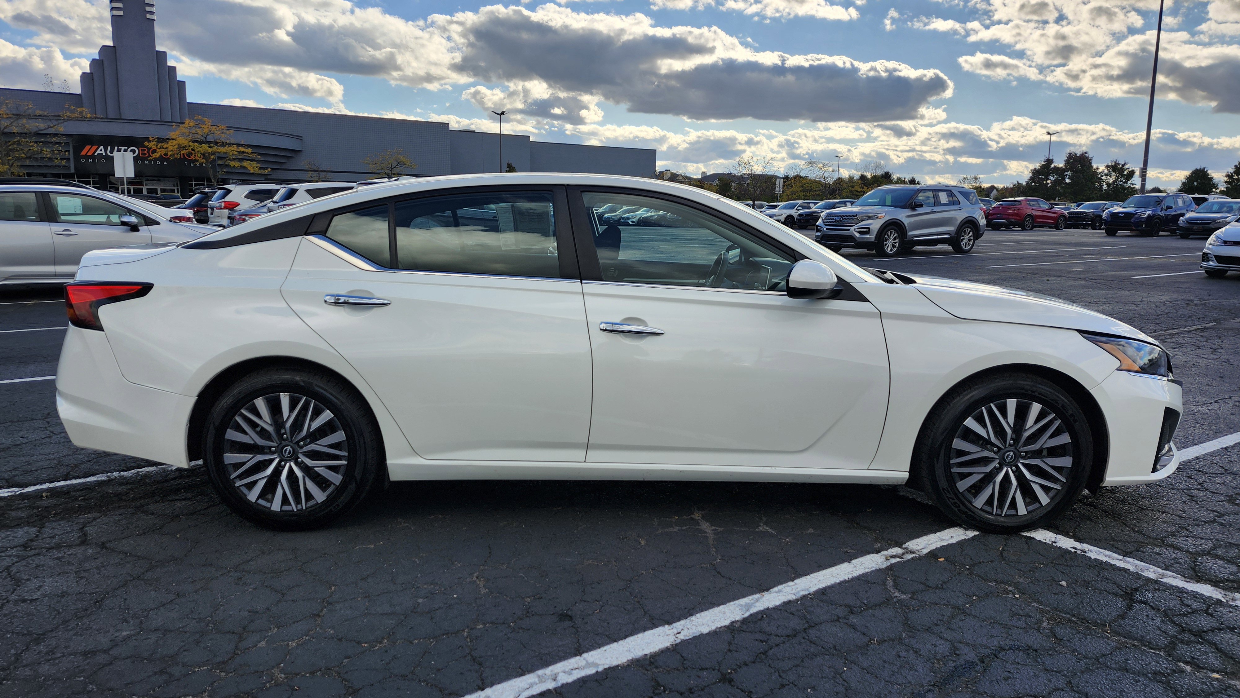 Used 2023 Nissan Altima 2.5 SV image 12