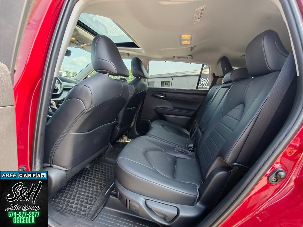 Used 2020 Toyota Highlander XLE AWD/4WD image 18