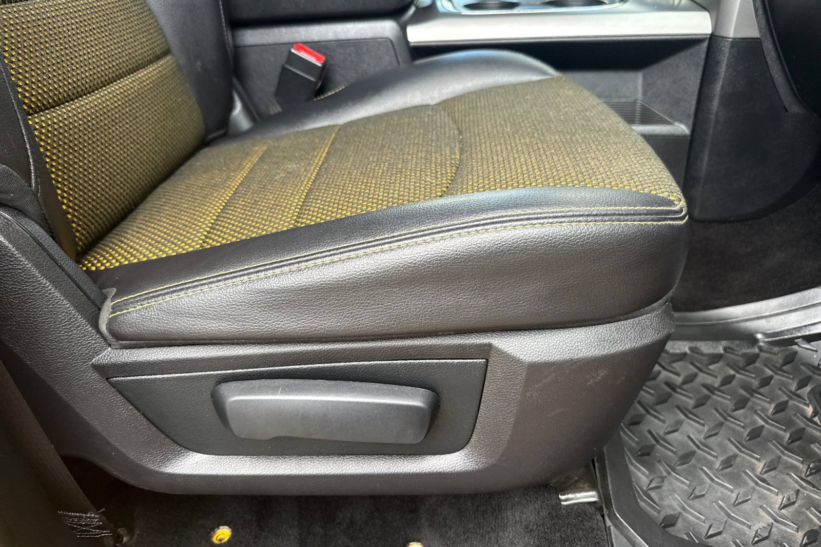 Used 2016 RAM 1500 Sport w/ Stinger Yellow Sport Package AWD/4WD image 21