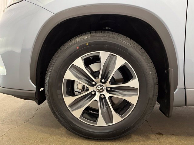 Used 2024 Toyota Highlander XLE AWD/4WD image 26