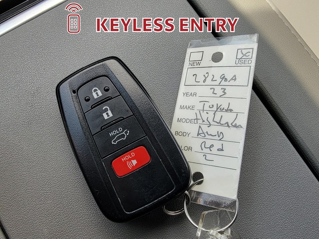 Used 2023 Toyota Highlander XLE AWD/4WD image 35