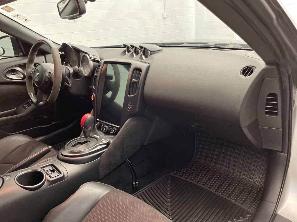 Used 2020 Nissan 370Z Coupe RWD image 14