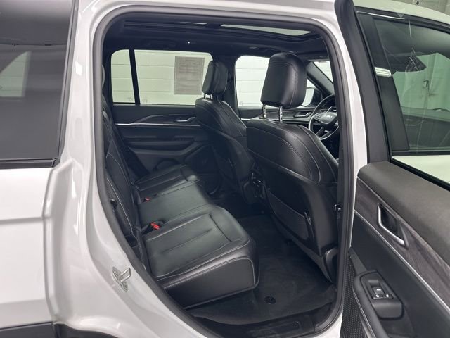 Used 2025 Jeep Grand Cherokee Limited w/ Black Appearance Package image 30