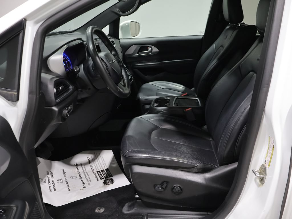 Used 2019 Chrysler Pacifica Touring-L Plus w/ S Appearance Package FWD image 11