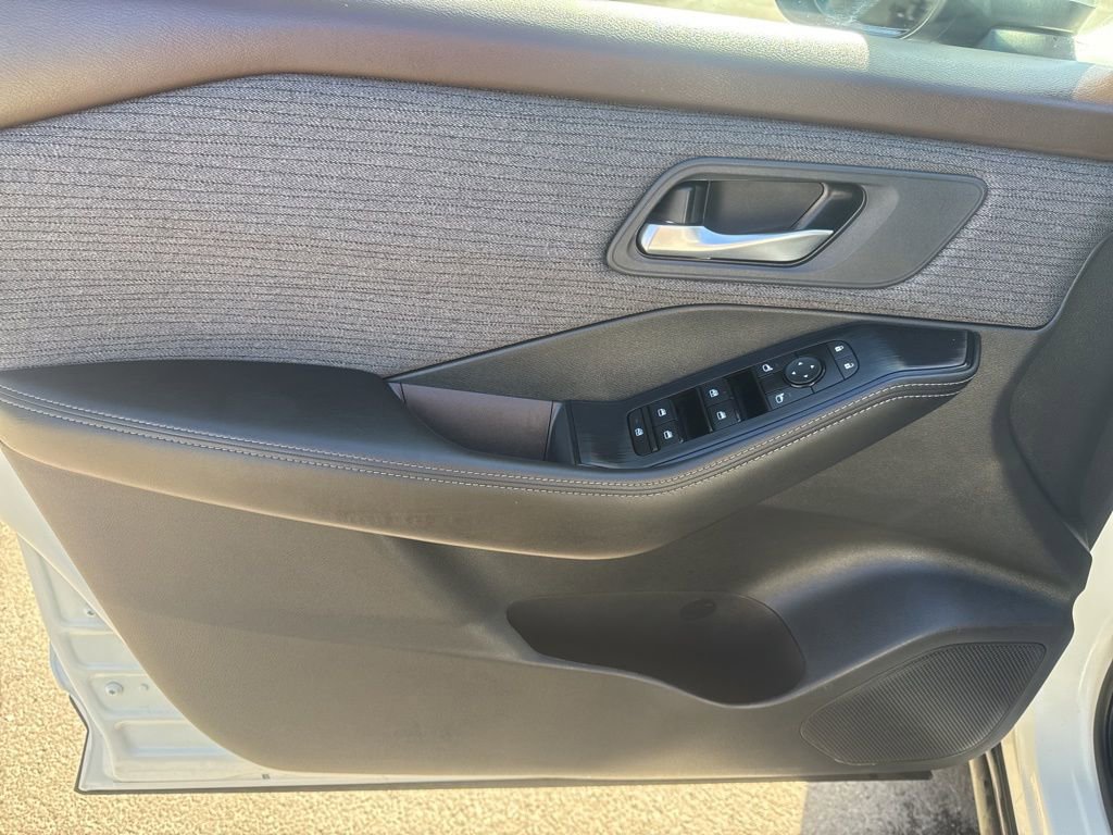 Used 2023 Nissan Rogue SV image 19