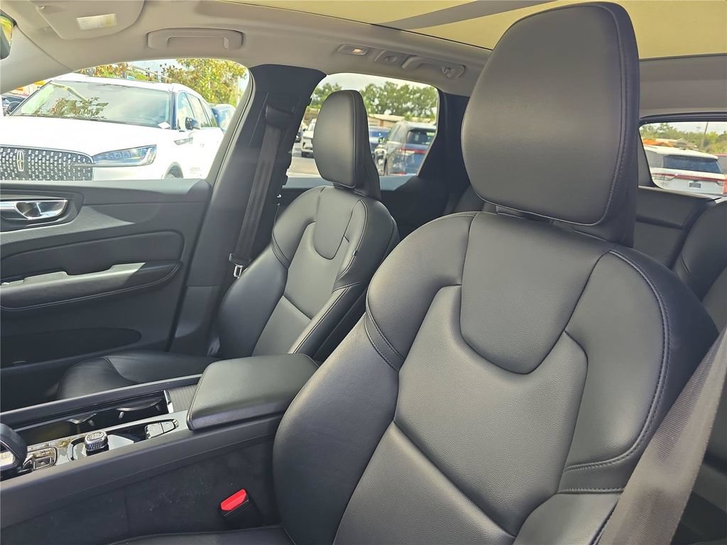 Used 2023 Volvo XC60 B5 Core w/ Climate Package FWD image 14