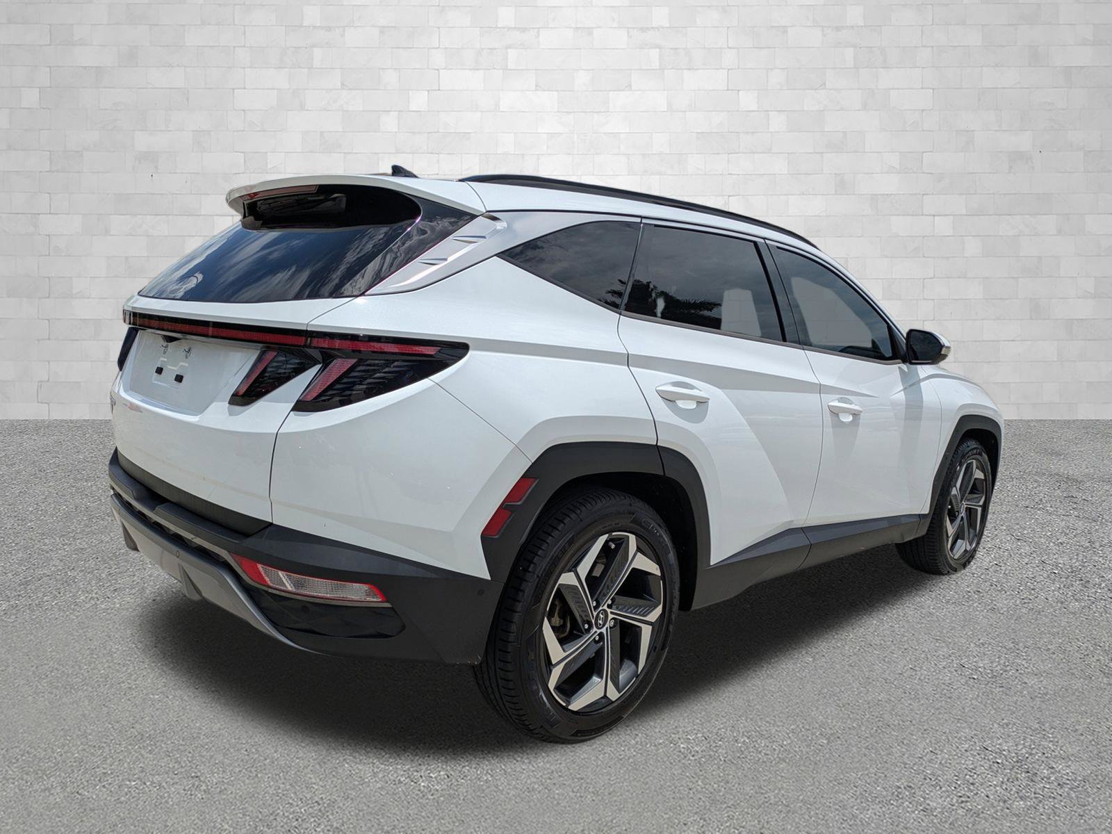 Used 2022 Hyundai Tucson Limited w/ Cargo Package FWD image 2