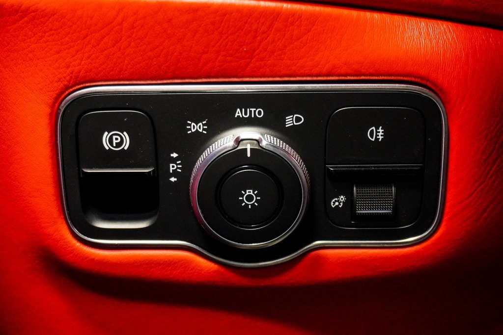 Used 2021 Aston Martin DBX image 37