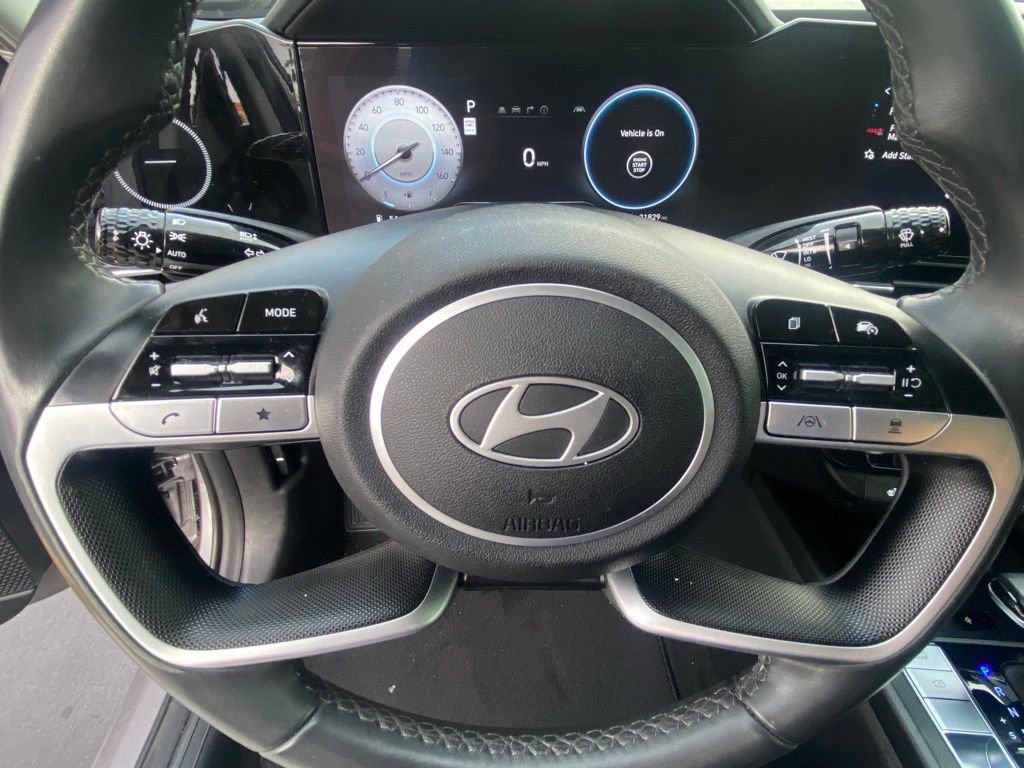 Used 2025 Hyundai Elantra SEL FWD image 16