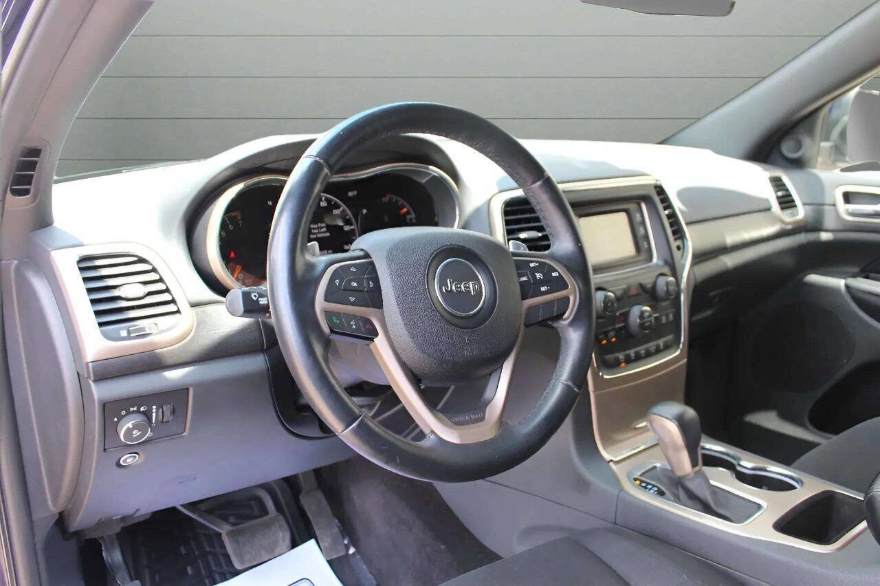 Used 2016 Jeep Grand Cherokee Laredo w/ Quick Order Package 23E AWD/4WD image 16