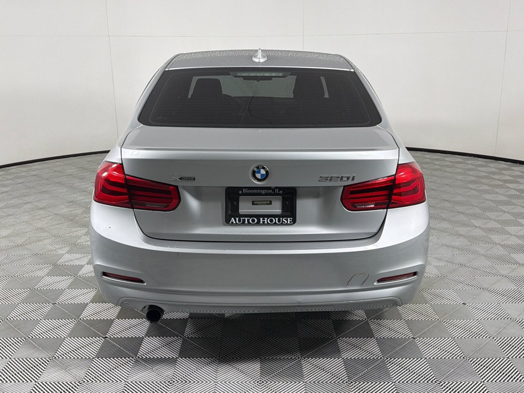 Used 2018 BMW 320i xDrive Sedan AWD/4WD image 6