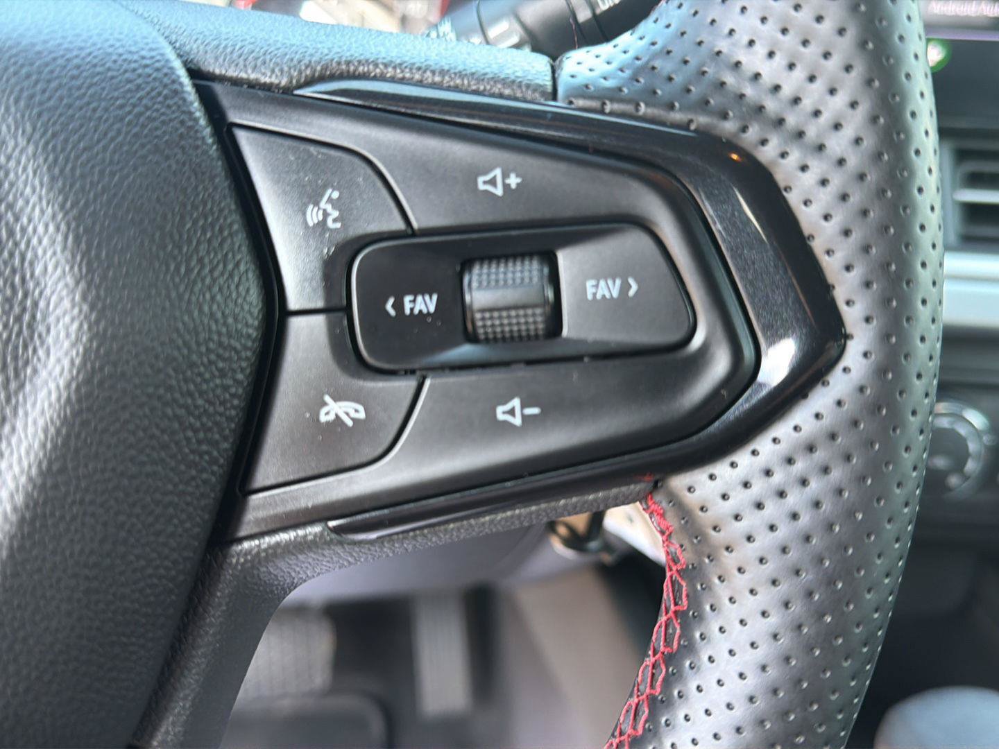Used 2024 Chevrolet Trax RS w/ Driver Confidence Package FWD image 19