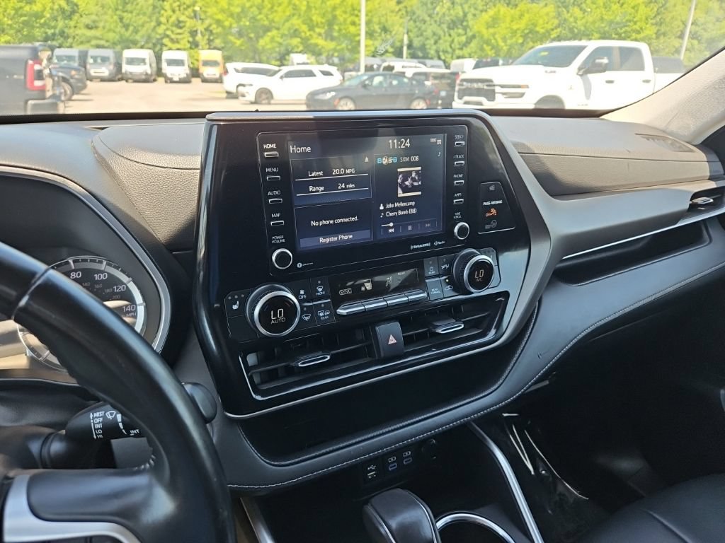 Used 2022 Toyota Highlander XLE AWD/4WD image 20