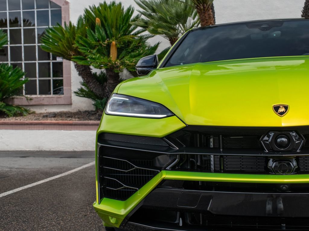 Used 2025 Lamborghini Urus SE AWD/4WD image 39