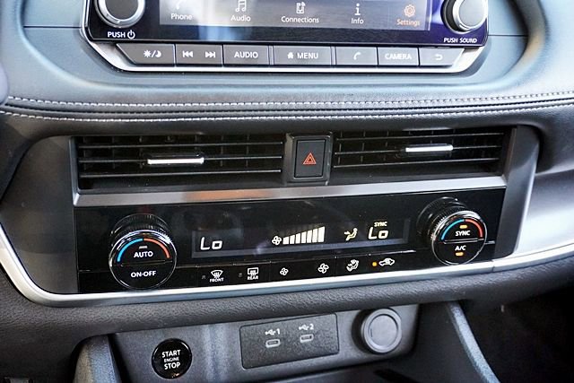 Used 2024 Nissan Rogue SV image 28