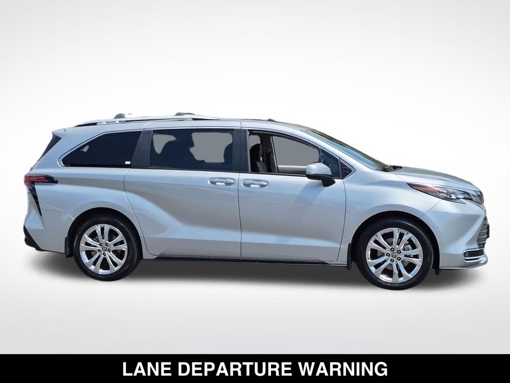Used 2024 Toyota Sienna Platinum FWD image 6