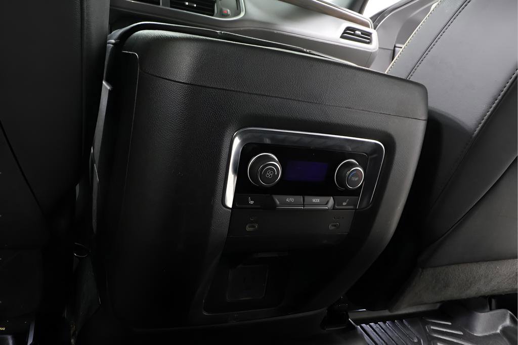 Used 2023 Chevrolet Suburban Premier AWD/4WD image 25