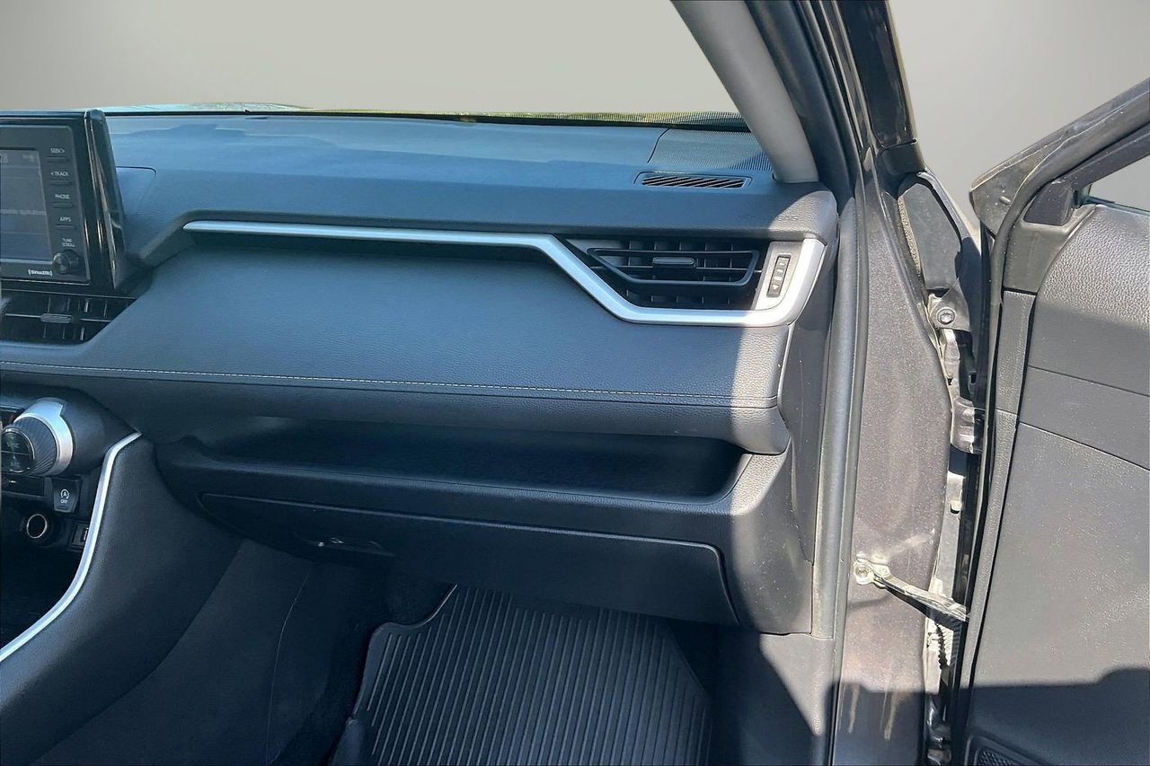 Used 2022 Toyota RAV4 XLE image 20