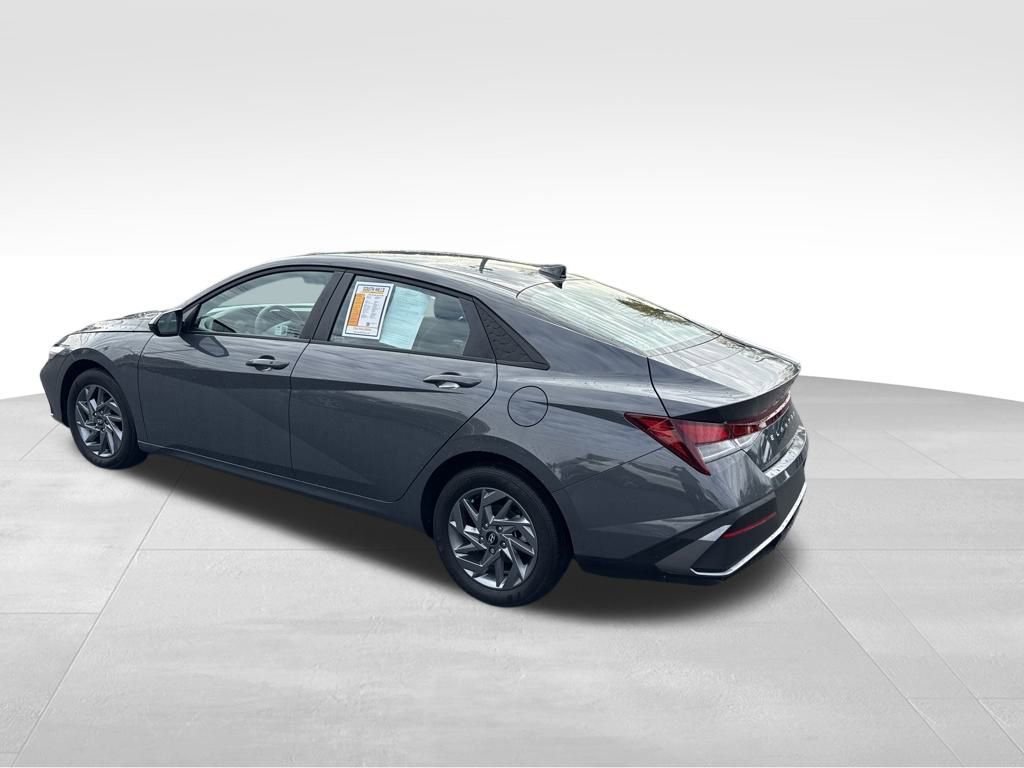 Used 2024 Hyundai Elantra SEL image 5