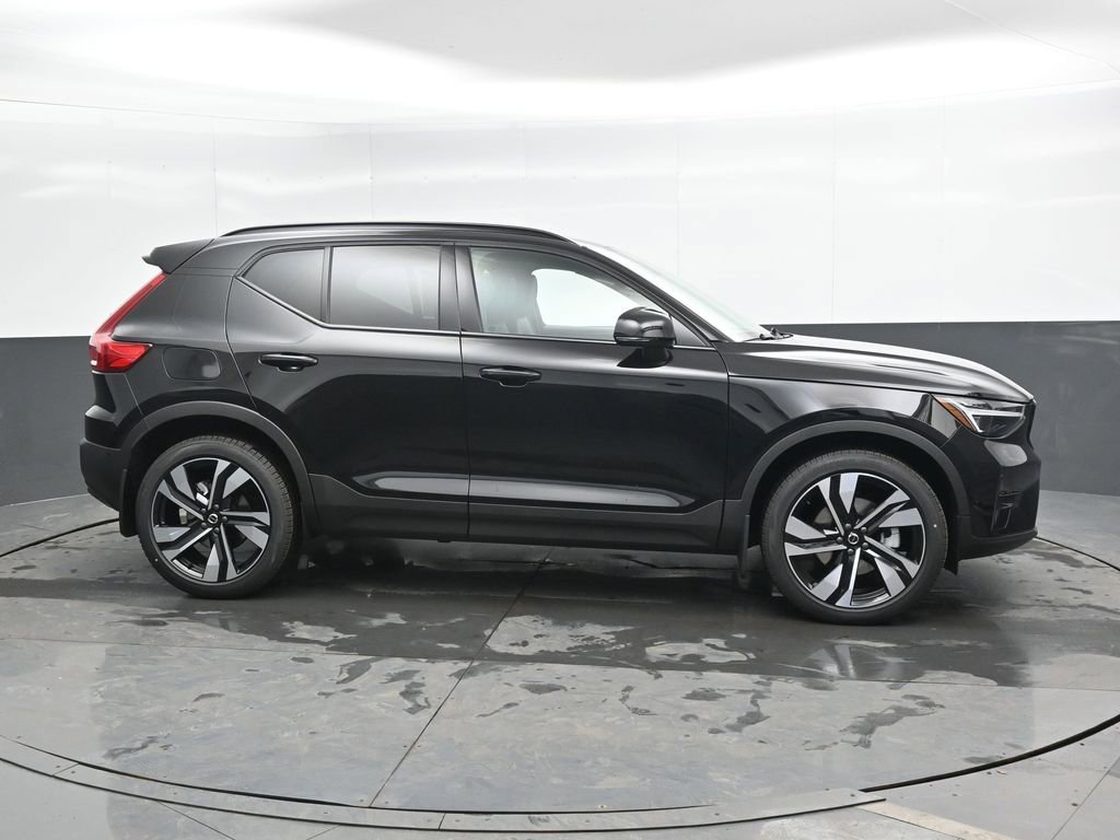 New 2026 Volvo XC40 B5 Plus w/ Protection Package Premier AWD/4WD image 3
