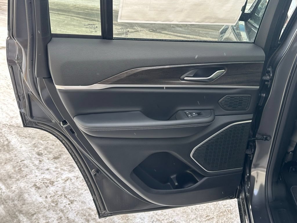 New 2026 Jeep Grand Cherokee Limited AWD/4WD image 15