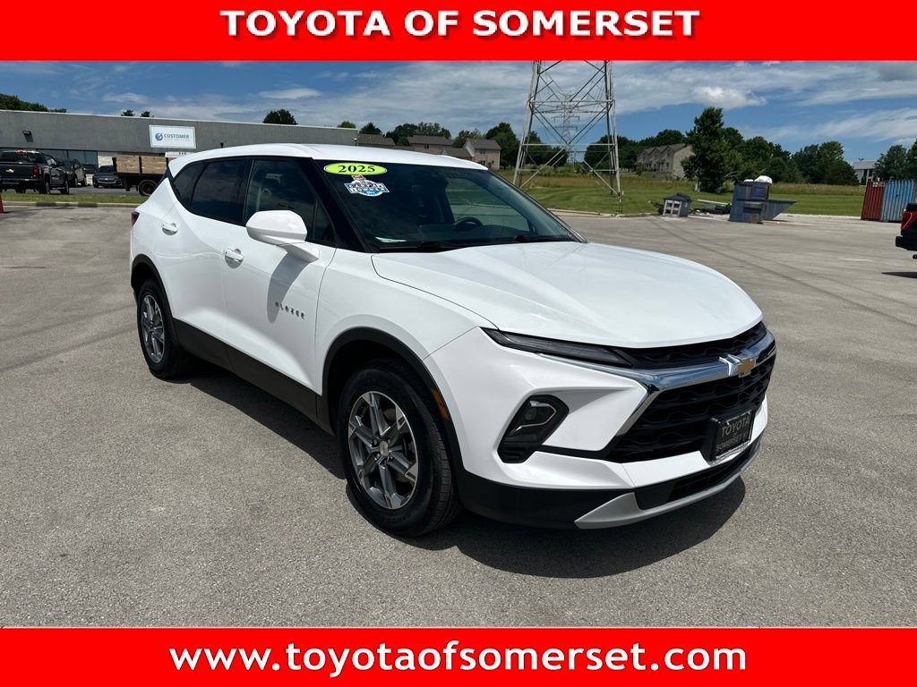 Used 2025 Chevrolet Blazer LT AWD/4WD image 1