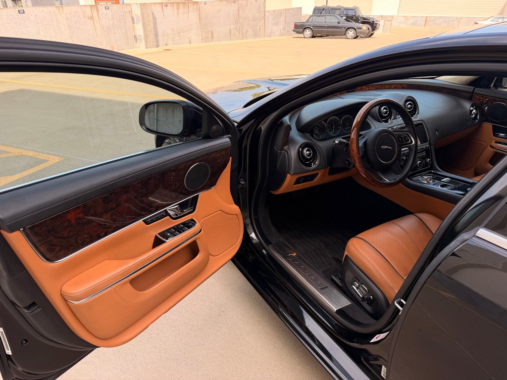 Used 2011 Jaguar XJ L RWD image 9