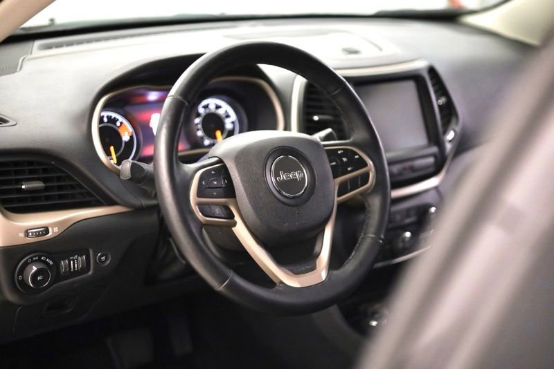 Used 2018 Jeep Cherokee Limited image 12