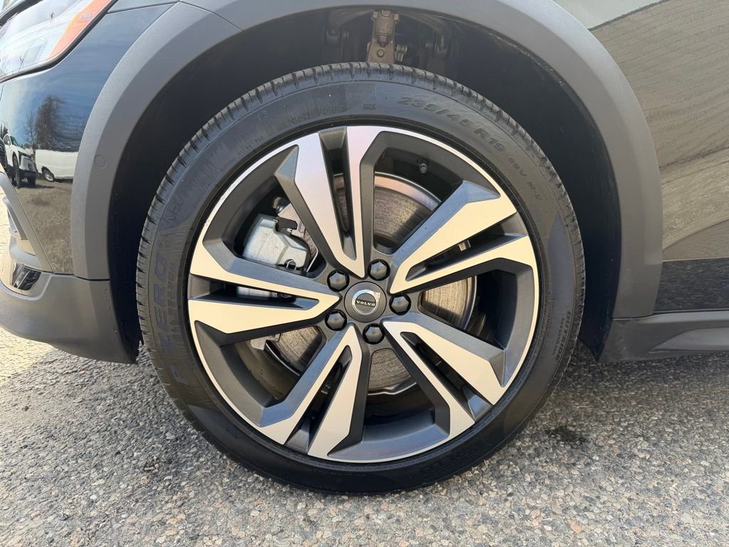 Used 2025 Volvo V60 B5 Cross Country Plus image 10