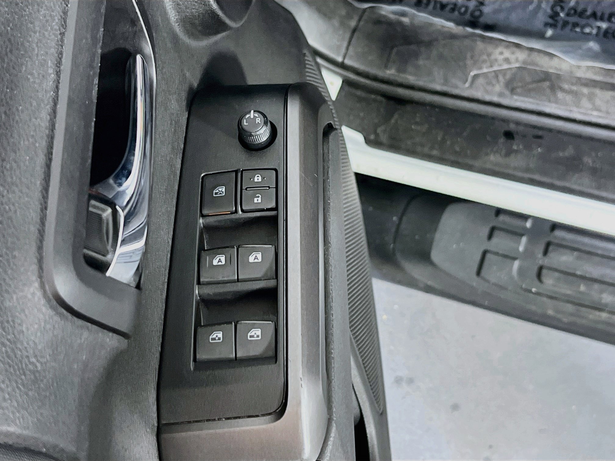 Used 2021 Toyota Tacoma TRD Sport w/ Technology Package AWD/4WD image 17