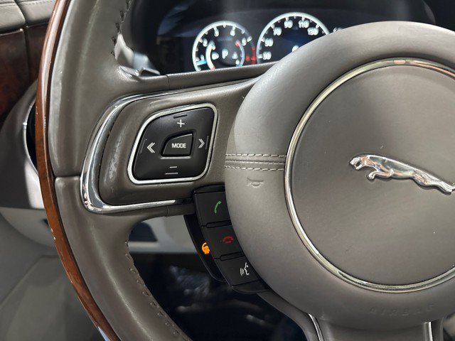 Used 2016 Jaguar XJ R-Sport RWD image 65